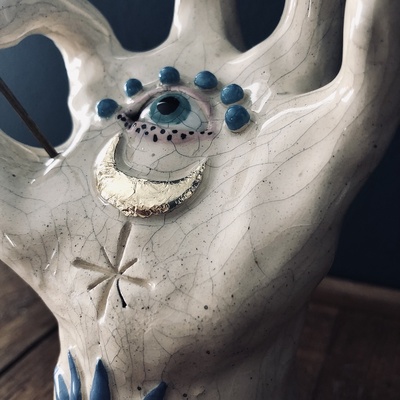 ceramiczna ręka