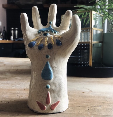 ceramiczna ręka