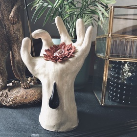 ceramiczna ręka