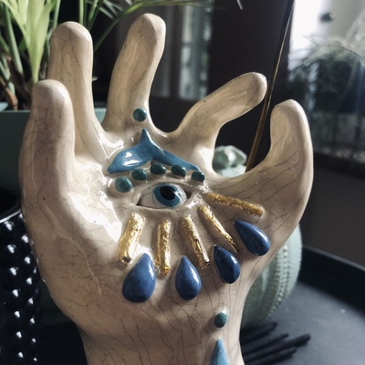 ceramiczna ręka